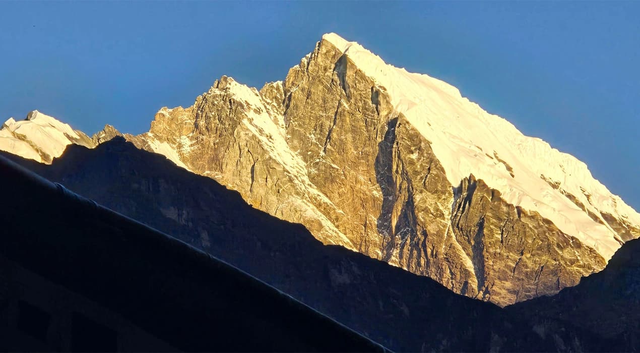 Two High Passes Trek via EBC (Chola and Renjo La)